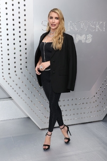 Emma Roberts feet photo thumbnail