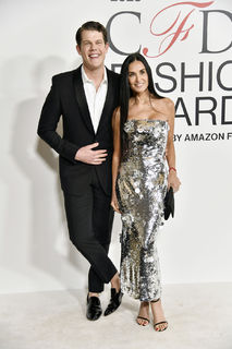 Demi Moore feet photo thumbnail