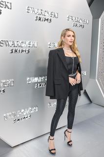 Emma Roberts feet photo thumbnail