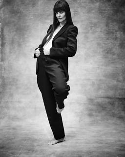 Katie Holmes feet photo thumbnail