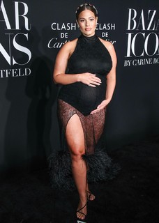 Ashley Graham feet photo thumbnail