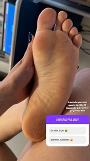 Isa Pes feet photo thumbnail