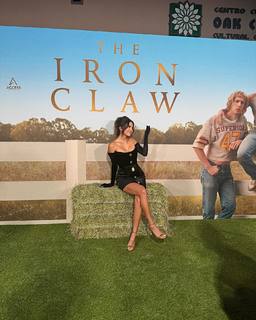 Erin Lim feet photo thumbnail