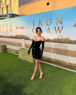 Erin Lim feet photo thumbnail