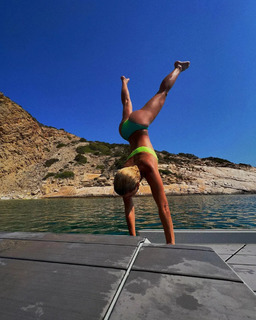 Carolina Dieckmann feet photo thumbnail