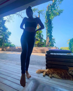 Carolina Dieckmann feet photo thumbnail