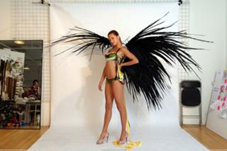 Adriana Lima feet photo thumbnail