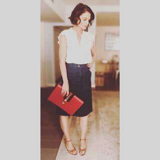 Katie Holmes feet photo thumbnail