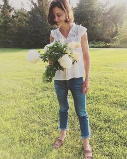 Katie Holmes feet photo thumbnail