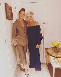 Katie Holmes feet photo thumbnail