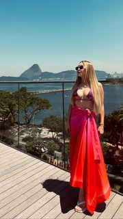 Carla Diaz feet photo thumbnail