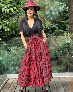 Maribel Guardia feet photo thumbnail