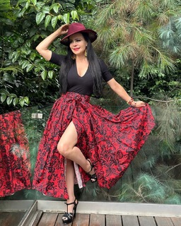 Maribel Guardia feet photo thumbnail