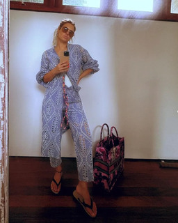 Carolina Dieckmann feet photo thumbnail