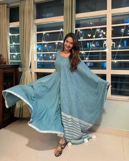 Anushka Sen feet photo thumbnail