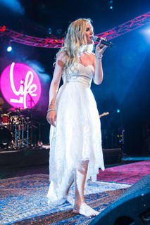 Joss Stone feet photo thumbnail
