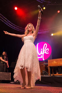 Joss Stone feet photo thumbnail