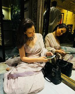 Kangana Ranaut feet photo thumbnail
