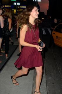 Emmy Rossum feet photo thumbnail
