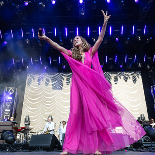 Joss Stone feet photo thumbnail