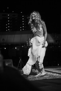 Joss Stone feet photo thumbnail