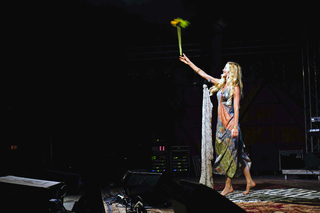 Joss Stone feet photo thumbnail