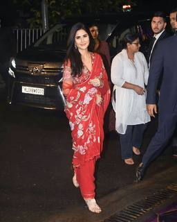 Katrina Kaif feet photo thumbnail