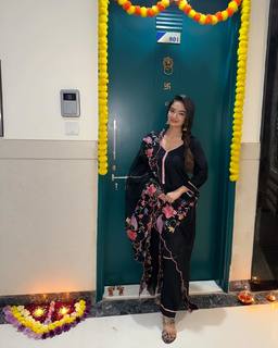 Anushka Sen feet photo thumbnail