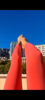 Victoria Silvstedt feet photo thumbnail
