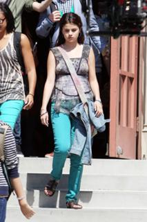 Selena Gomez feet photo thumbnail