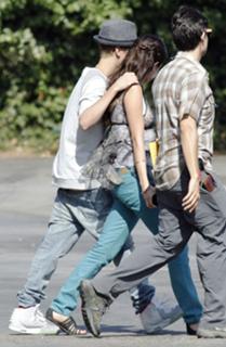 Selena Gomez feet photo thumbnail