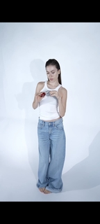 Duygu Özaslan feet photo thumbnail