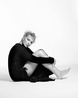 Virginie Efira feet photo thumbnail