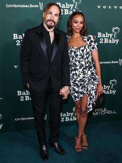 Zoe Saldana feet photo thumbnail