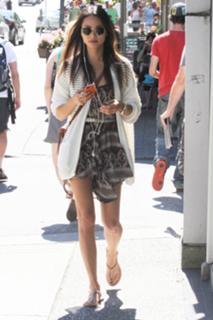 Jamie Chung feet photo thumbnail