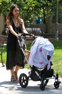 Jessica Alba feet photo thumbnail