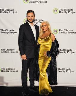 Christina Aguilera feet photo thumbnail