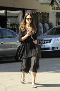 Jessica Alba feet photo thumbnail
