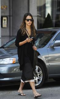 Jessica Alba feet photo thumbnail
