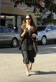 Jessica Alba feet photo thumbnail