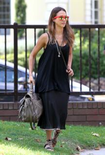 Jessica Alba feet photo thumbnail