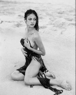 Olga Kurylenko feet photo thumbnail