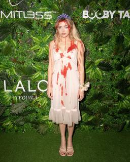 Peyton List feet photo thumbnail