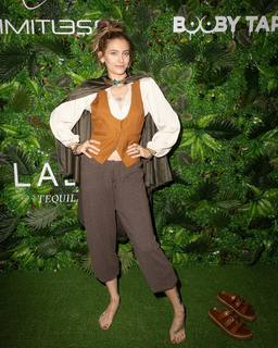 Paris Jackson feet photo thumbnail