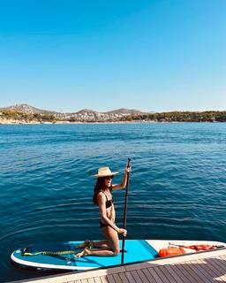 Abigail Spencer feet photo thumbnail