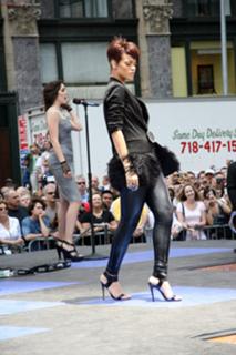 Rihanna feet photo thumbnail