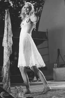 Joss Stone feet photo thumbnail