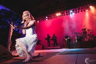 Joss Stone feet photo thumbnail