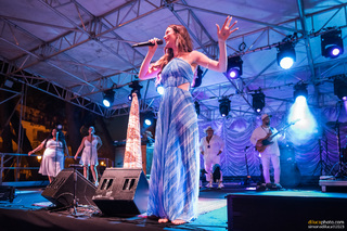 Joss Stone feet photo thumbnail