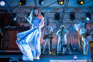 Joss Stone feet photo thumbnail